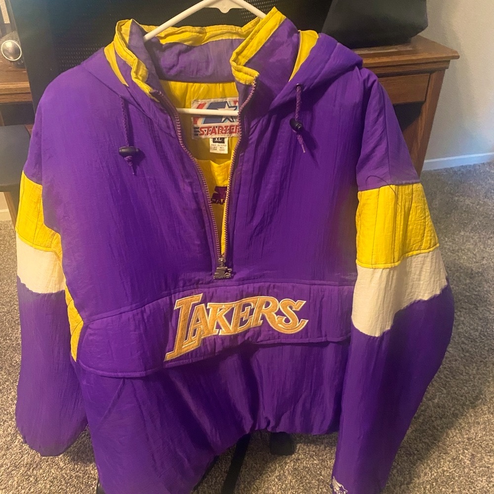 Starter vintage pull over LA Lakers.